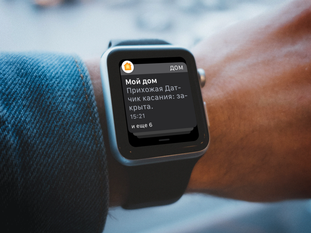 smartwatch-on-mans-hand-mockup-2.png
