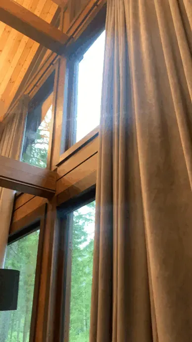 Автоматизированное мансардное окно Velux в деревянном доме